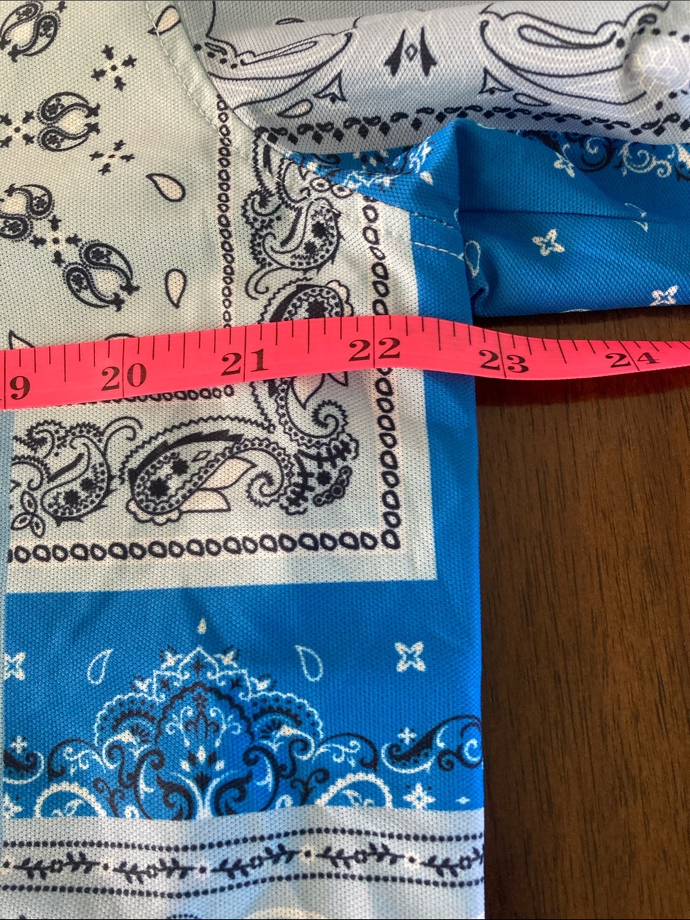 G/FORE Men’s White and Light Blue Bandana-Print Polo - Picture 5 of 9